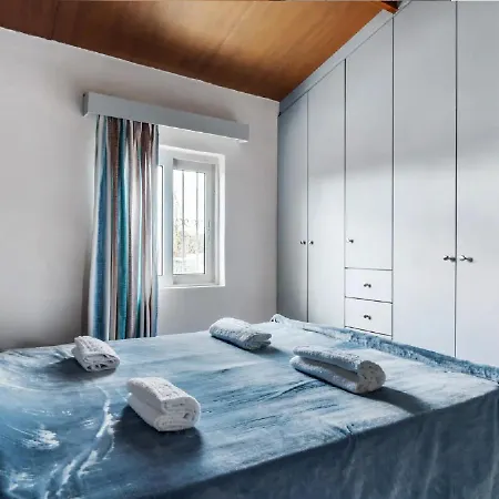 בית נופש Angela *